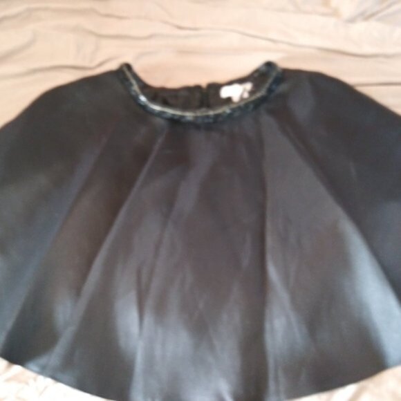 2 piece outfit (Top & Skirt) - Picture 2 of 7